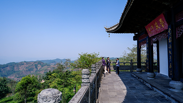 中国福建省でのティーガーデン近くの寺院 *JINGTEA提供