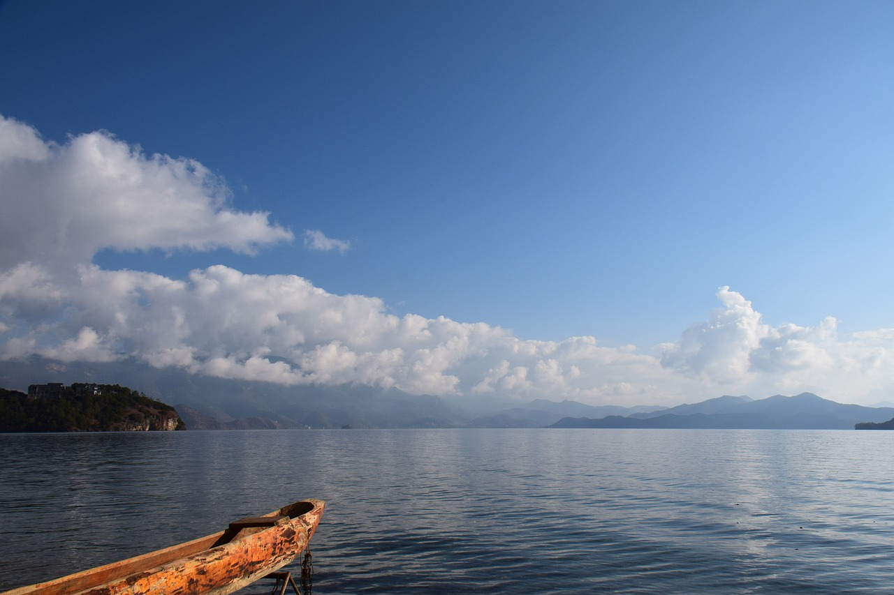 自然豊かな雲南省の湖。