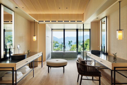 客室の贅沢な空間